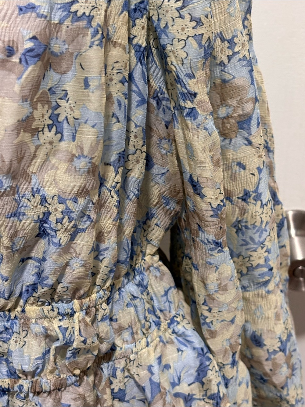 🔵⚪️Astr Sheer Floral Smocked Peasant Top in Blue and Cream - Picture 3 of 10